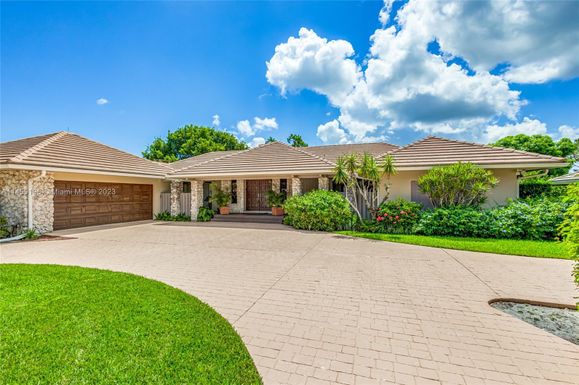 5180 Woodland Lakes Dr, Palm Beach Gardens FL 33418