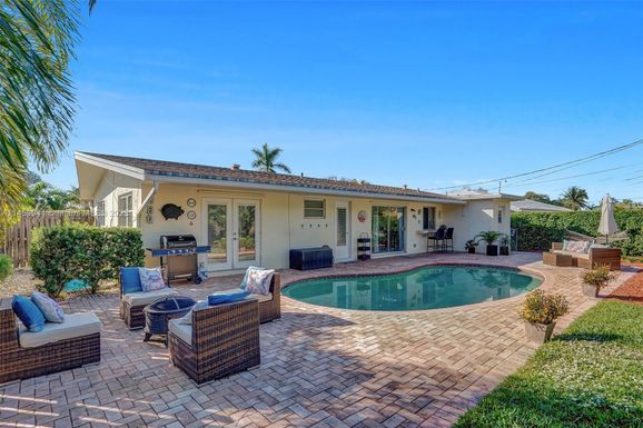2211 NE 61st Ct, Fort Lauderdale FL 33308