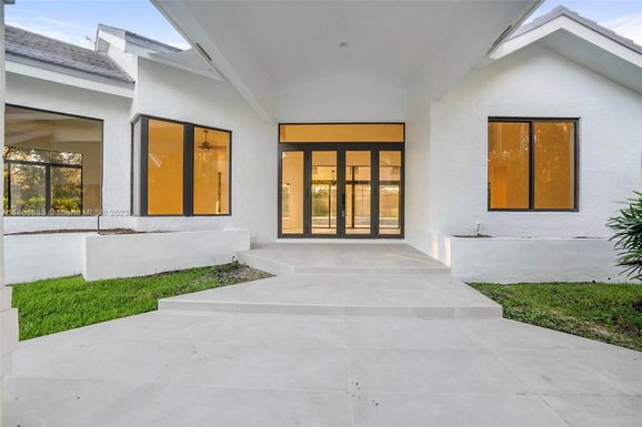 2975 Luckie Rd, Weston FL 33331