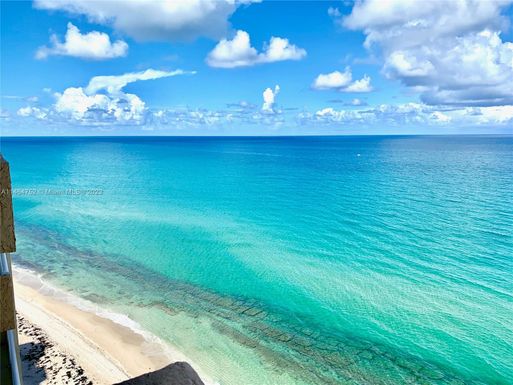 5440 N Ocean Dr, Riviera Beach FL 33404