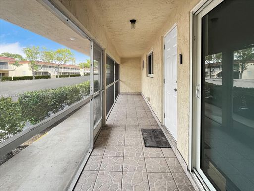 5381 SW 40th Ave # 104, Dania Beach FL 33314
