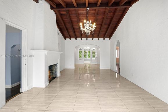 427 W 43rd St, Miami Beach FL 33140