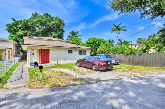 11330 Peachtree Dr, Miami FL 33161