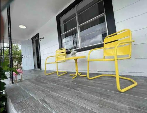 1553 NW 62nd Ter, Miami FL 33147