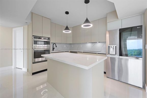 20281 E Country Club Dr # 304, Aventura FL 33180