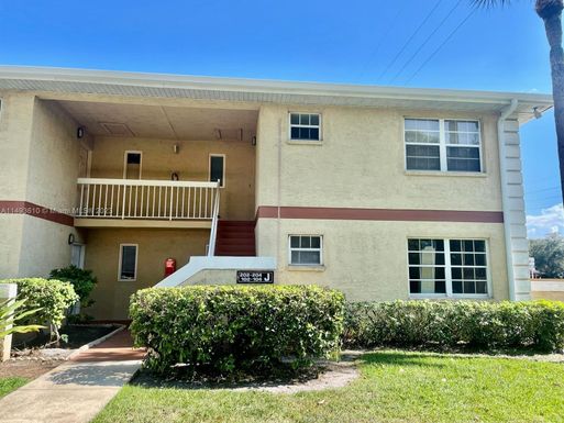 1542 SE Royal Green Cir # 204, Port St. Lucie FL 34952