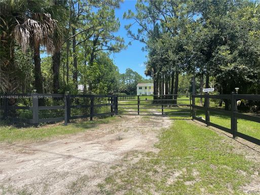 25401 SW 86th St, Indian Town FL 34956