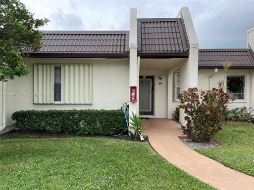 181 Lake Susan Ln # 181, West Palm Beach FL 33411