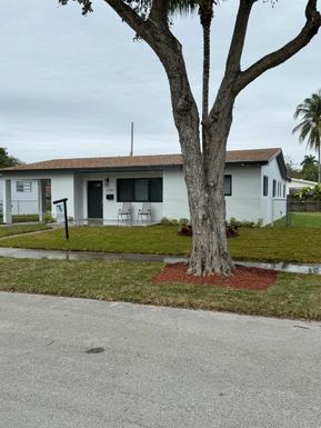 1041 NE 179th St, North Miami Beach FL 33162