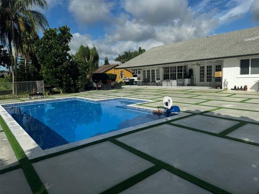 18620 SW 244th St, Homestead FL 33031