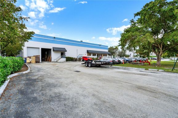 2601 NW 105th Ave, Doral FL 33172