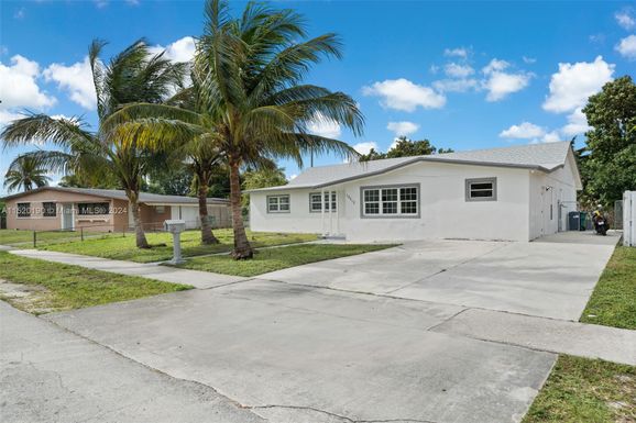 19512 NW 38th Ct, Miami Gardens FL 33055