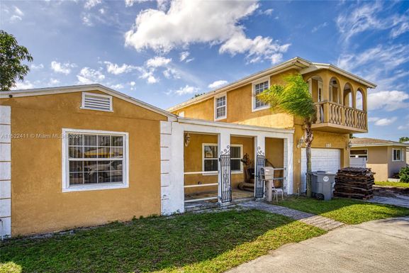 330 Cypress Dr, West Palm Beach FL 33403