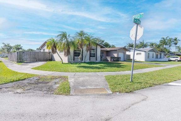 12350 SW 104th Ter, Miami FL 33186