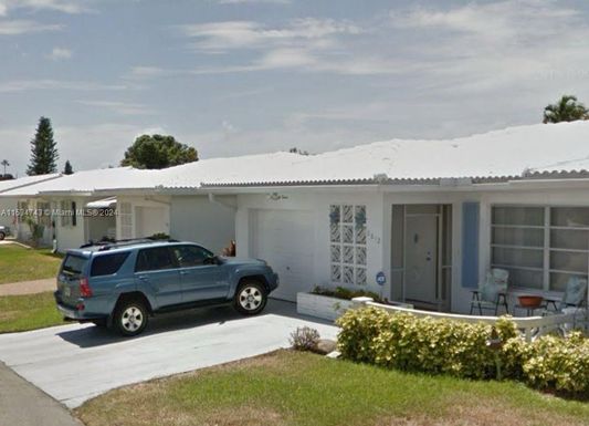 6812 NW 75th Dr, Tamarac FL 33321