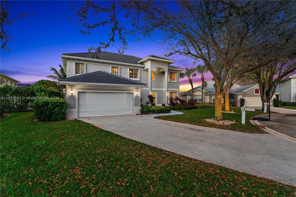 573 E Cocoplum Dr E, Jupiter FL 33458