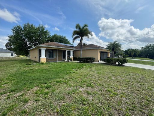 507 Peerless Cir, Lehigh Acres FL 33974