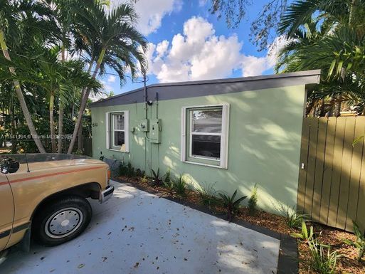 630 SW 1st Ct, Hallandale Beach FL 33009