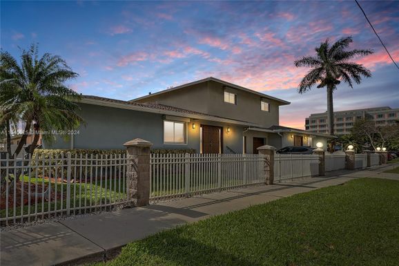 121 NE 3rd St, Dania Beach FL 33004