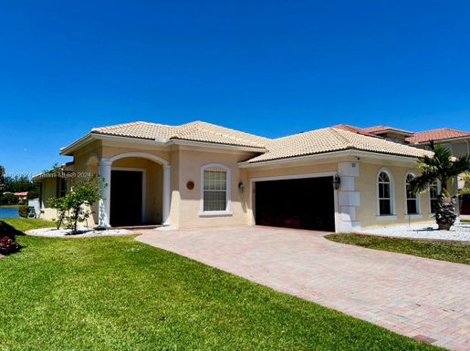 111 Bella Vista Way, Royal Palm Beach FL 33411