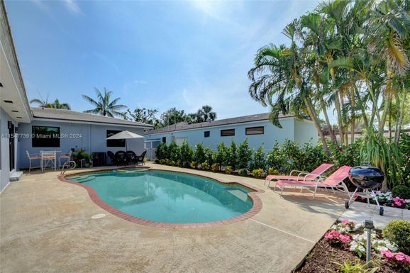 1023 S Palmway, Lake Worth FL 33460