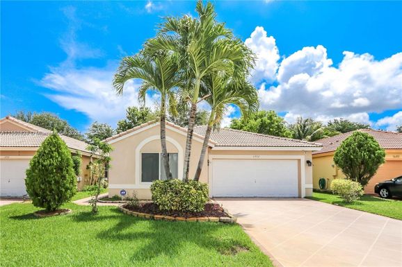 1713 NW 208th Ter, Pembroke Pines FL 33029