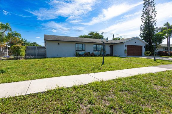 3598 Victoria Dr, West Palm Beach FL 33406