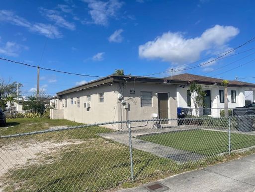 4015 SW 19th St, West Park FL 33023