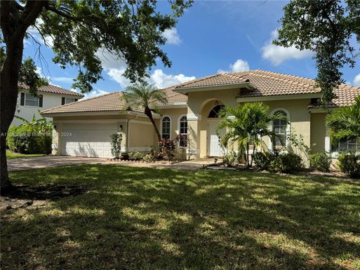 1574 NW 103rd Ter, Coral Springs FL 33071