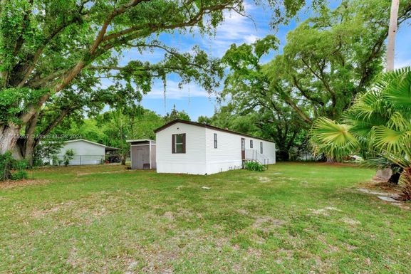 209 Central AVE, Other City - In The State Of Florida FL 33868