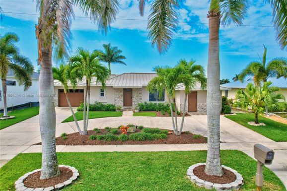 820 Willow CT, Marco Island FL 34145