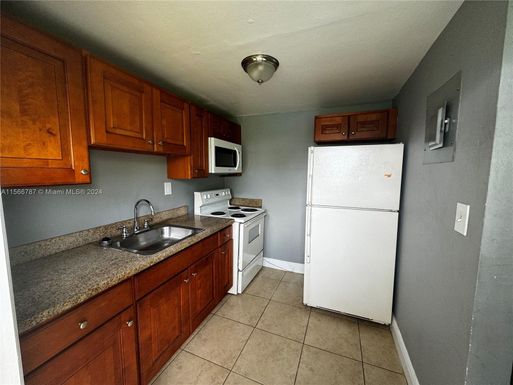 4017 SW 24th St # 3, West Park FL 33023