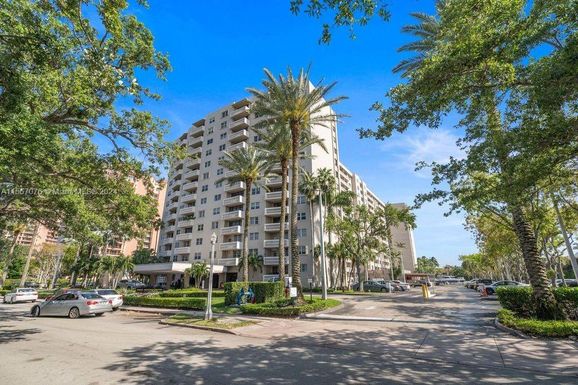 90 Edgewater Dr # 812, Coral Gables FL 33133