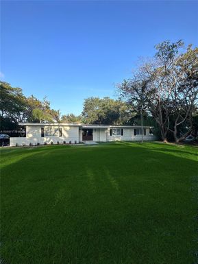 9255 SW 72nd Ave, Pinecrest FL 33156