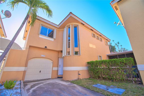 11199 Lakeview Dr, Coral Springs FL 33071