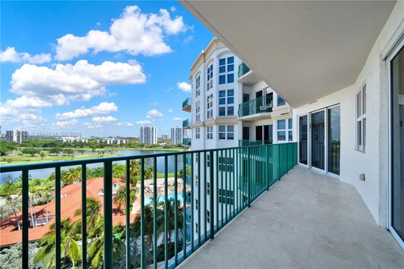 19900 E Country Club Dr # 1206, Aventura FL 33180