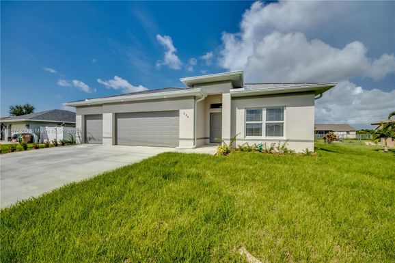 218 NW 3rd PL, Cape Coral FL 33993