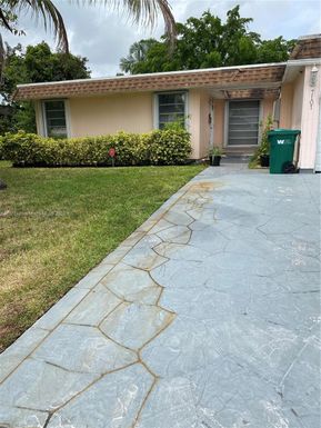 7101 NW 68th St, Tamarac FL 33321