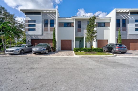 807 NW 45th Ter # 807, Plantation FL 33317