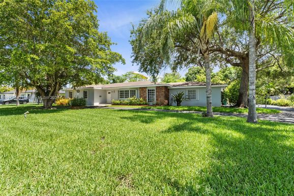 8340 SW 142nd St, Palmetto Bay FL 33158