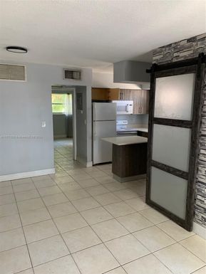 61 NW 36th St # 105, Oakland Park FL 33309