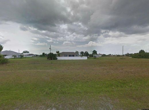 302 NW 25 AVE, Cape Coral FL 33993