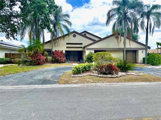 5615 NW 64th Ln, Coral Springs FL 33067