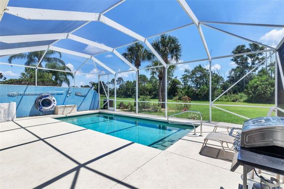 8343 SE Angelina Ct, Hobe Sound FL 33455