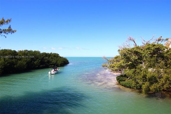 190 Venetian Dr, Islamorada FL 33036