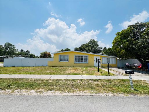 3920 SW 42nd Ave, West Park FL 33023