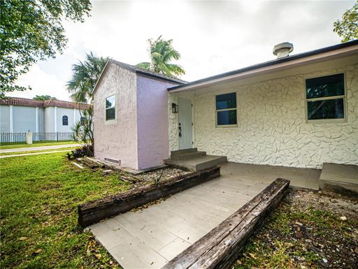 412 Columbus Pkwy # 2, Hollywood FL 33021