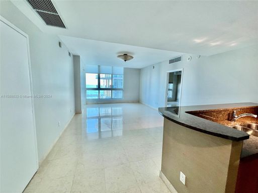 300 S Biscayne Blvd # 2006, Miami FL 33131