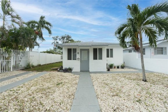 1818 Sherman St, Hollywood FL 33020