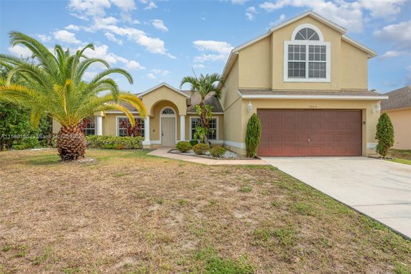 1065 SW Haleyberry Ave, Port St. Lucie FL 34953